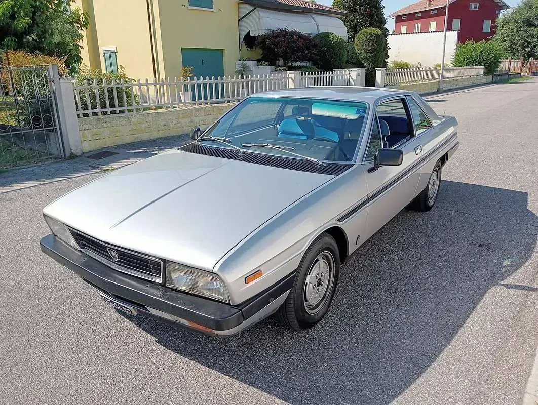 Usata Lancia 2000 120 CV (88 kW) 1978 Grigio Coupé