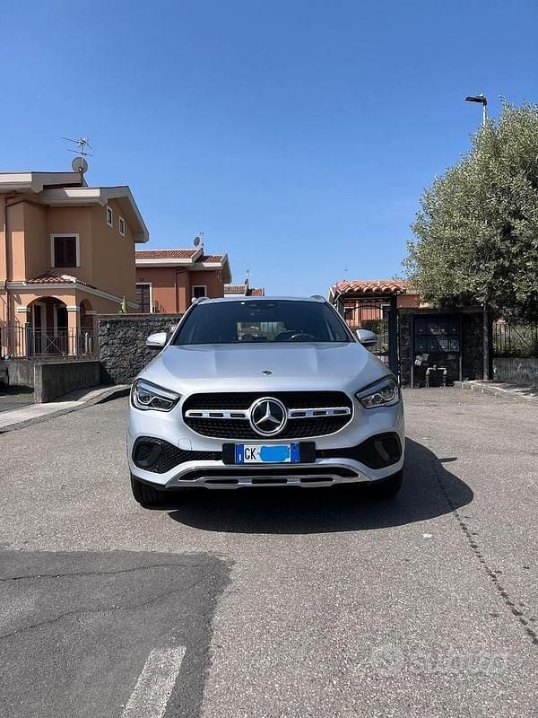 Usata Mercedes GLA200 Premium 163 CV (119 kW) 2021 Grigio SUV
