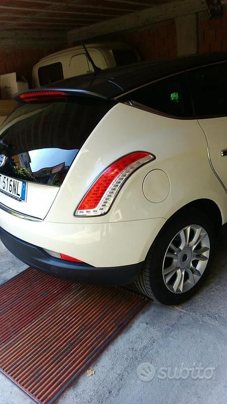 Usata Lancia Delta 150 CV (110 kW) 2009 Bianco Utilitaria