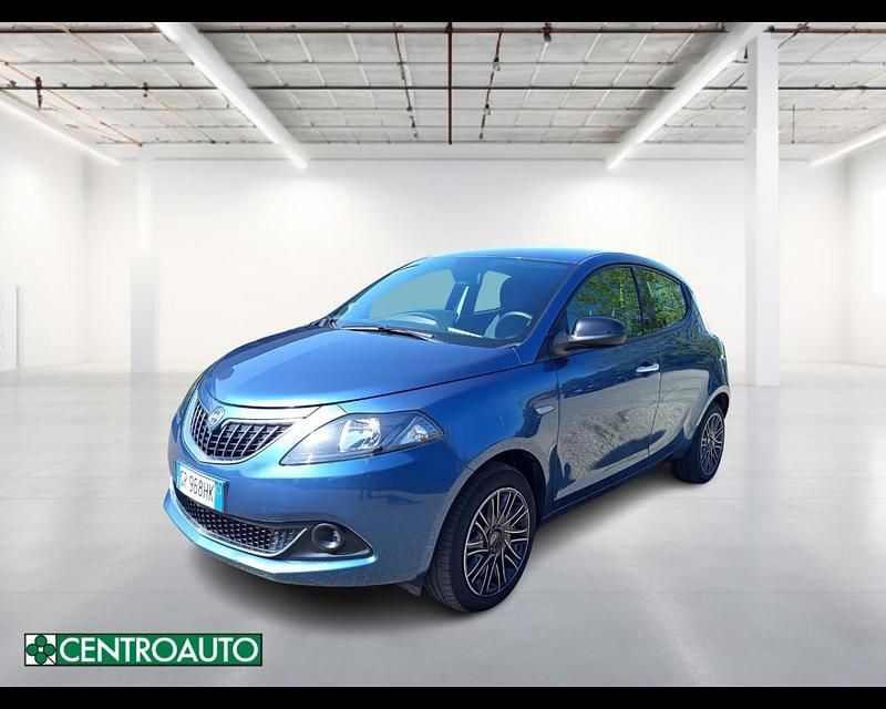 Usata Lancia Ypsilon Gold 69 CV (50 kW) 2024 Blu Utilitaria