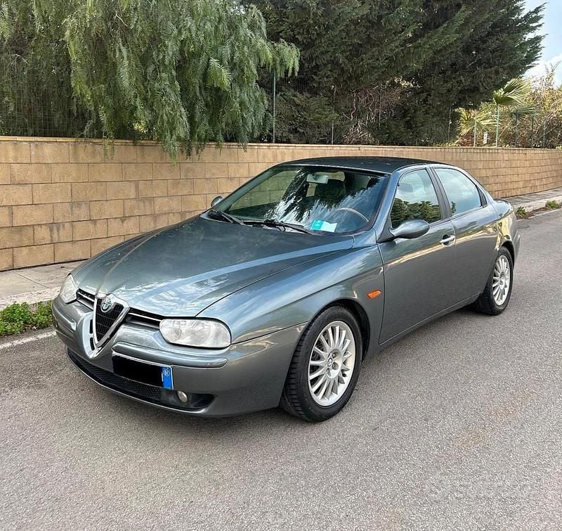 Usata Alfa Romeo 156 Distinctive 192 CV (141 kW) 2001 Grigio Berlina
