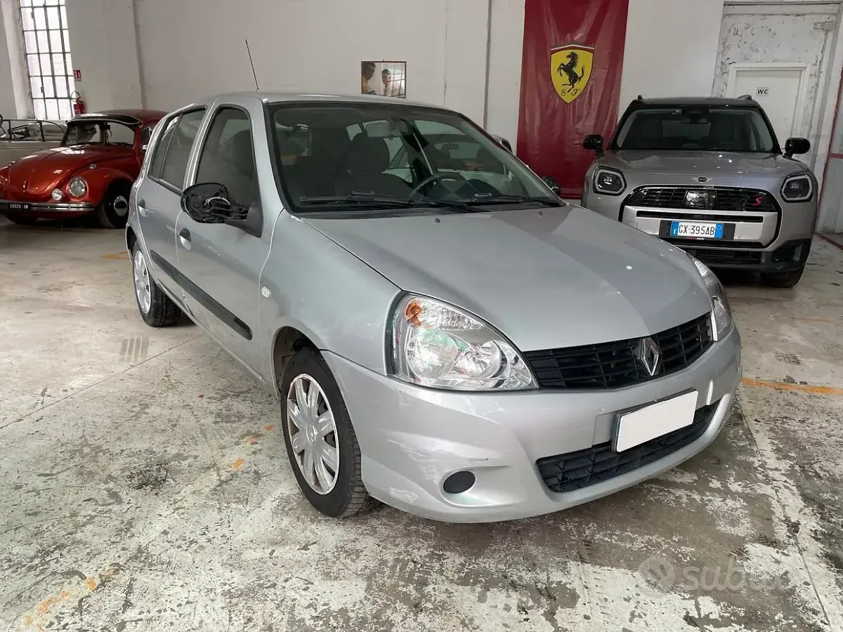 Usata Renault Clio II 58 CV (42 kW) 2010 Grigio Berlina