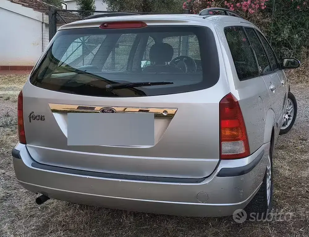 Usata Ford Focus 100 CV (73 kW) 2002 Grigio Station wagon