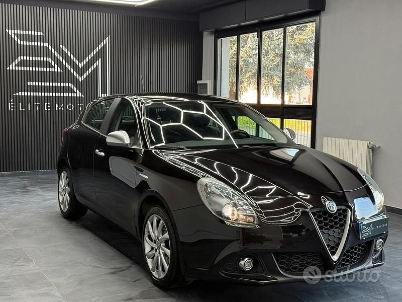 Usata Alfa Romeo Giulietta Distinctive 120 CV (88 kW) 2016 Nero Utilitaria