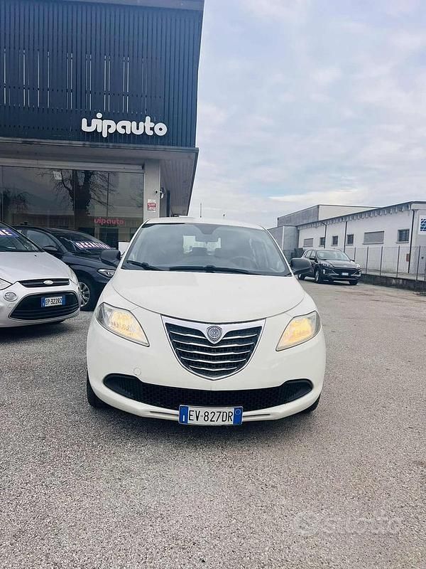 Usata Lancia Ypsilon Gold 69 CV (50 kW) 2014 Bianco Utilitaria