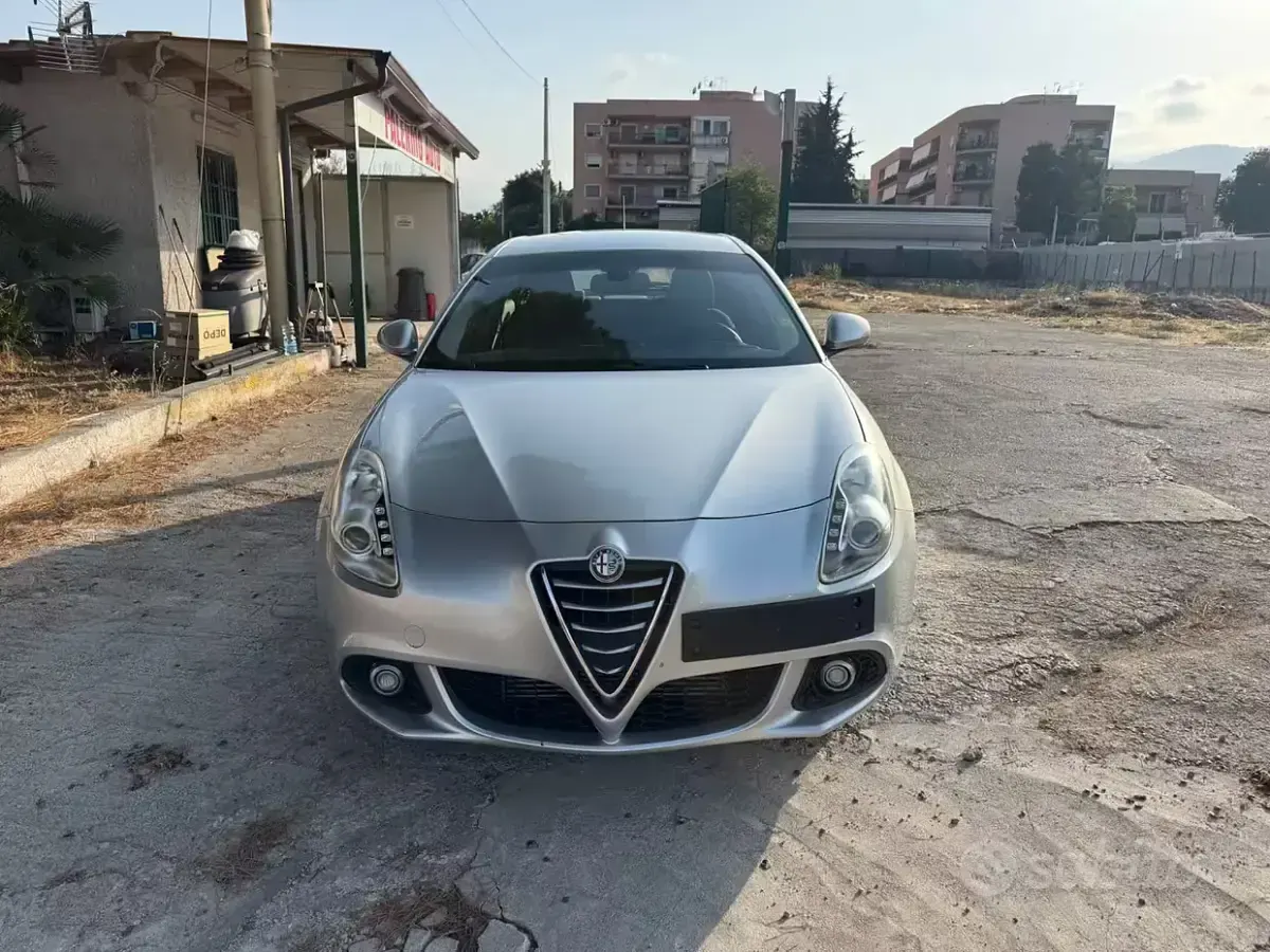 Usata Alfa Romeo Giulietta 105 CV (77 kW) 2014 Grigio Utilitaria