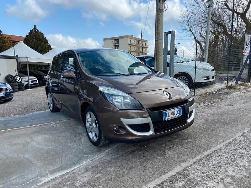 Usata Renault Scénic III Luxe 110 CV (80 kW) 2010 Marrone Monovolume