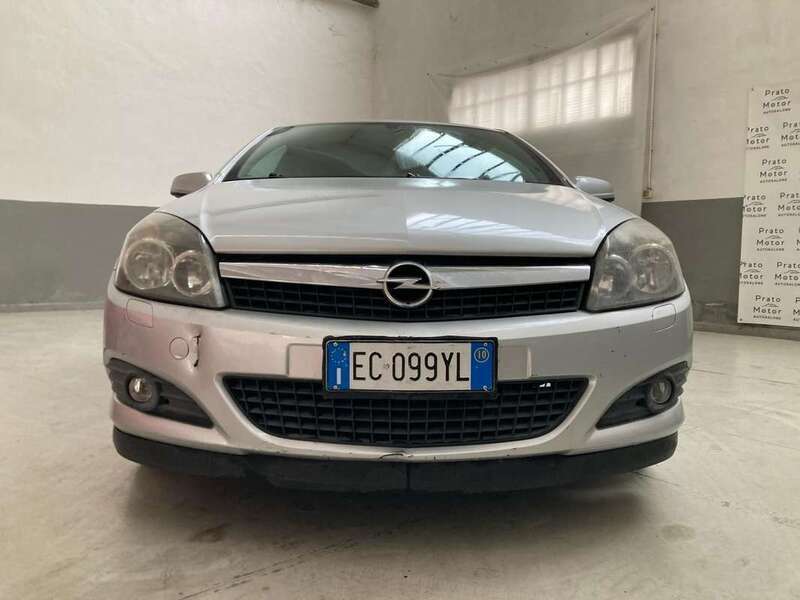 Venduto Opel Astra GTC 1.7 cdti Cosmo. - auto usate in vendita