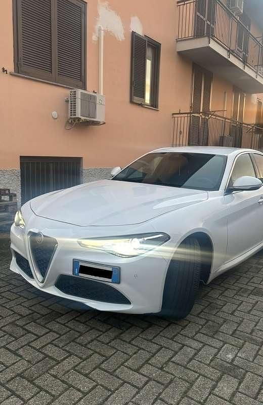 Usata 2019 Alfa Romeo Giulia Executive Tre volumi | 23.999 € (Buon prezzo) - Immagine 1/4