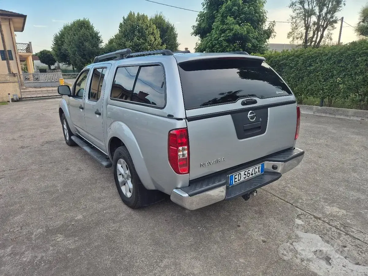 Usata Nissan Navara 190 CV (139 kW) 2010 Grigio Pick-up