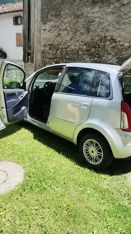 Usata Lancia Musa Silver 95 CV (69 kW) 2010 Argento Monovolume