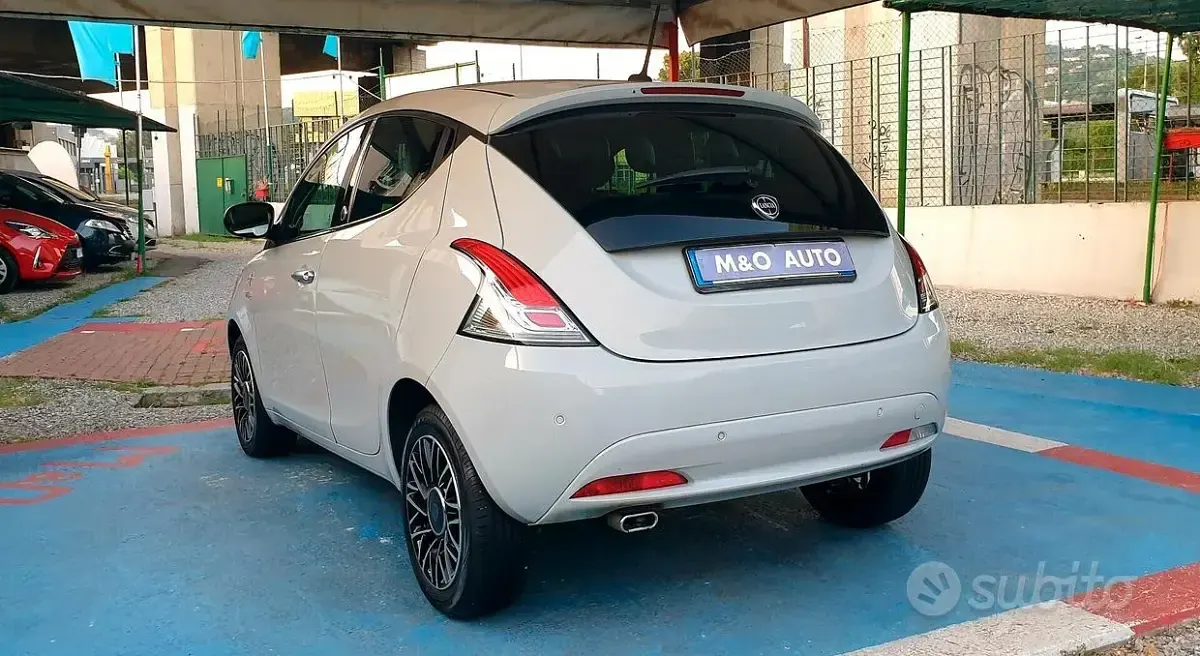 Usata Lancia Ypsilon 69 CV (50 kW) 2017 Grigio Utilitaria