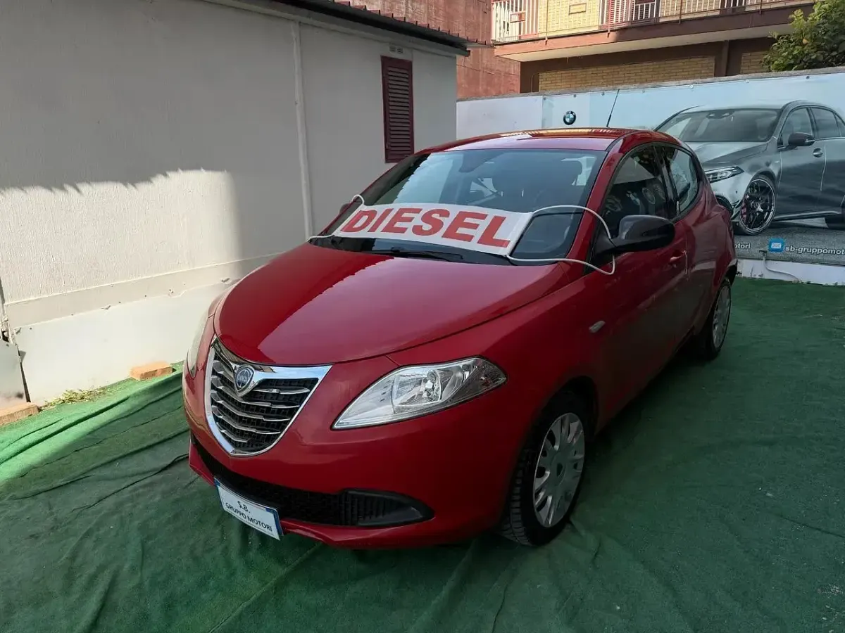 Usata Lancia Ypsilon 95 CV (69 kW) 2016 Rosso Utilitaria