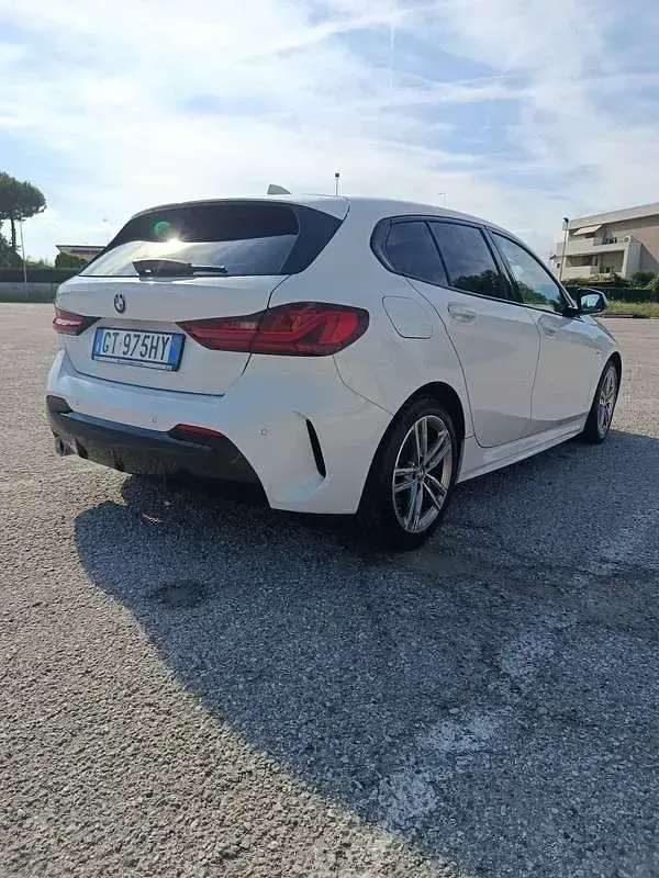 Usata BMW 118 M Sport 136 CV (100 kW) 2021 Bianco Utilitaria