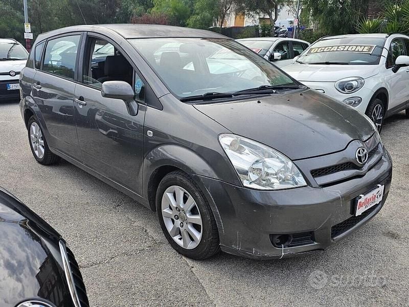 Usata Toyota Corolla Verso Sol 136 CV (100 kW) 2005 Grigio Monovolume