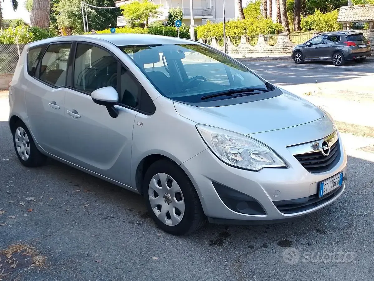 Usata Opel Meriva 101 CV (74 kW) 2014 Grigio Monovolume
