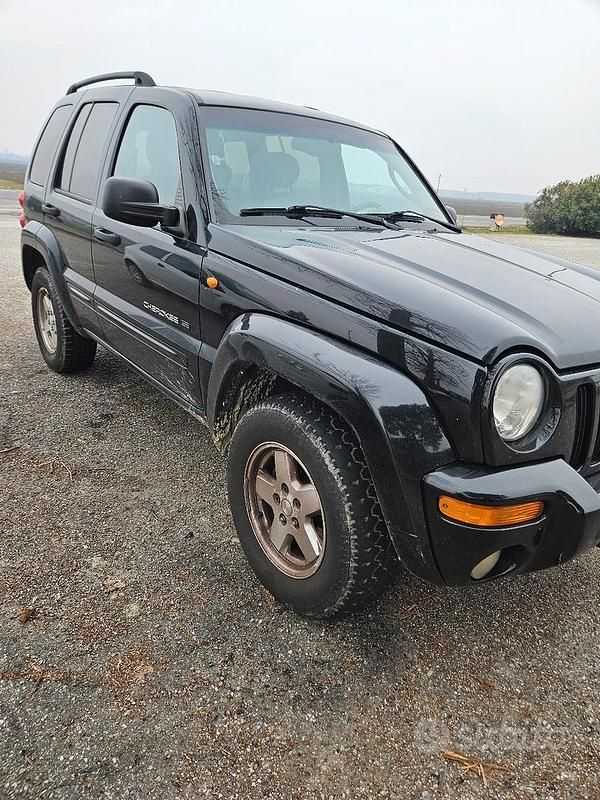 Usata Jeep Cherokee 150 CV (110 kW) 2004 Nero SUV