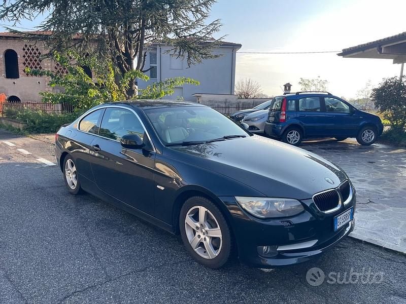 Nero Usata 2011 BMW 320 Coupé | 6700 € (Ottimo prezzo) - Immagine 1/4