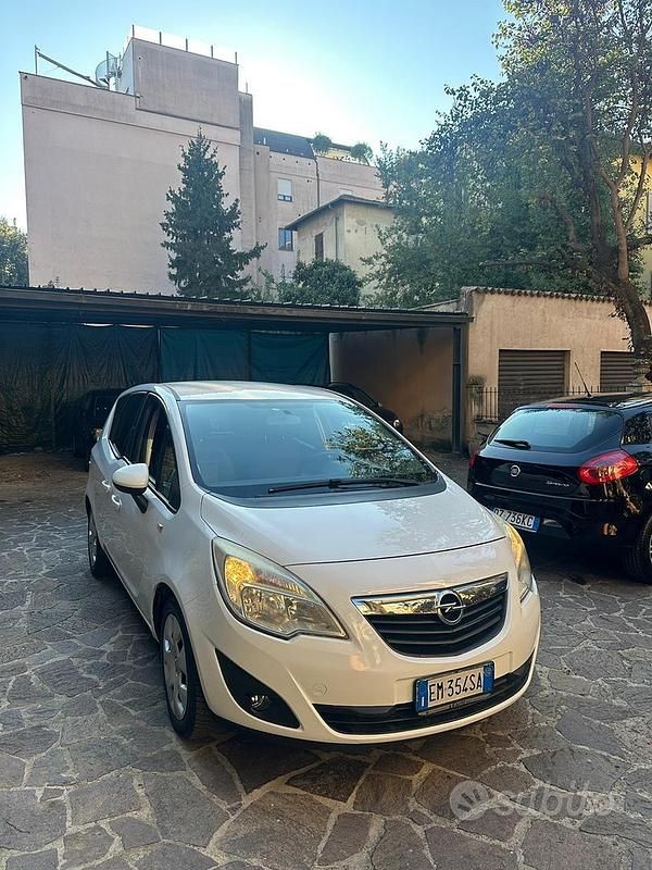 Bianco Usata 2012 Opel Meriva Cosmo Monovolume | 4500 € (Buon prezzo) - Immagine 1/4