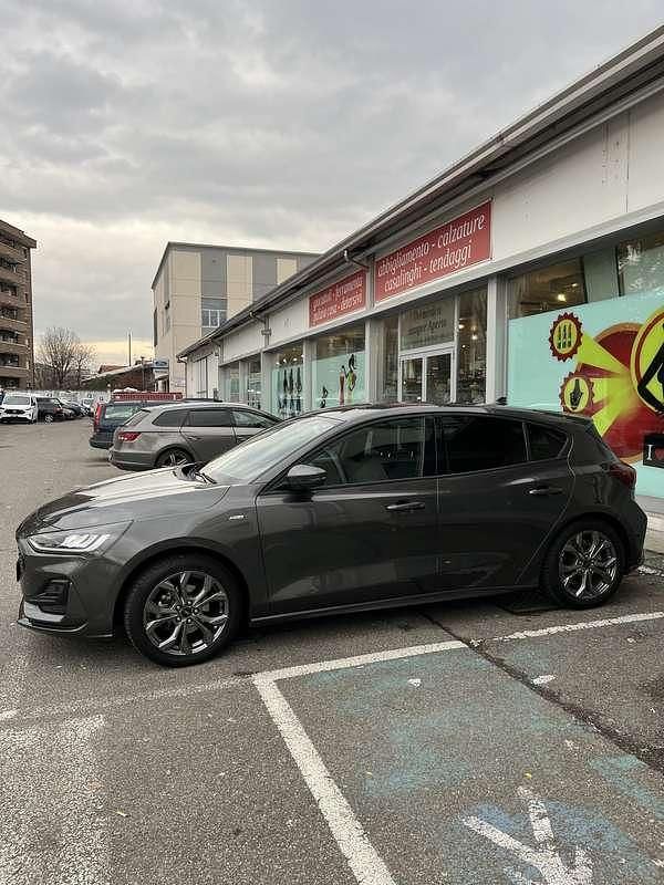 Usata Ford Focus ST-Line 125 CV (91 kW) 2023 Grigio Berlina