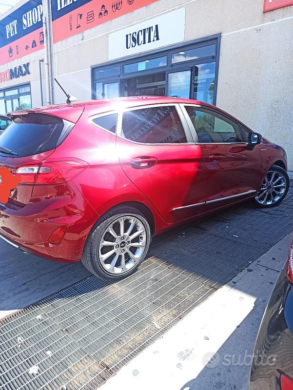 Usata Ford Fiesta 100 CV (73 kW) 2019 Rosso Utilitaria