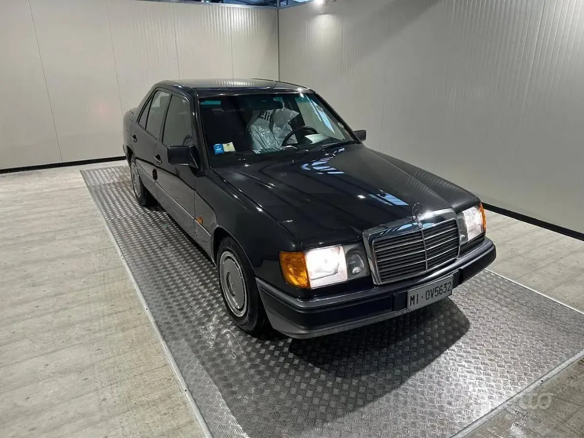 Usata Mercedes 200 122 CV (89 kW) 1991 Berlina
