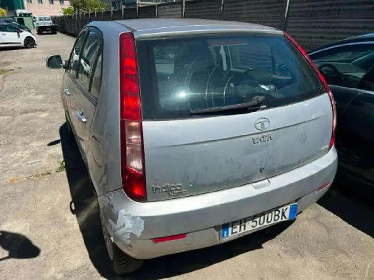 Usata Tata Indica 75 CV (55 kW) 2011 Argento Berlina