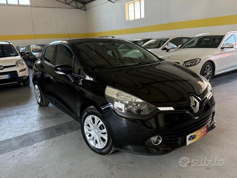Begagnad Renault Clio IV 75 HK (55 kW) 2015 Svart Sedan