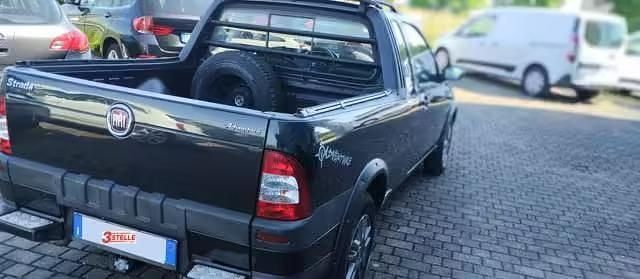 Usata Fiat Strada 95 CV (69 kW) 2011 Nero Pick-up