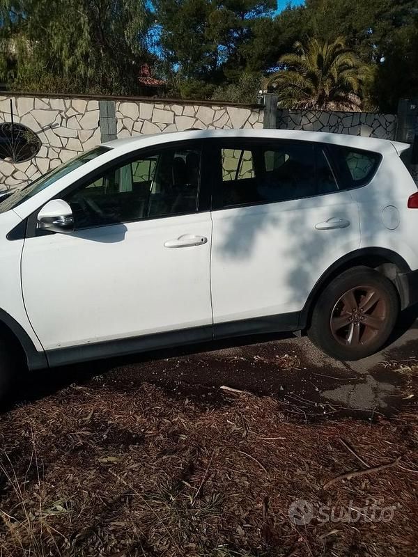 Usata Toyota RAV4 2015 Bianco SUV