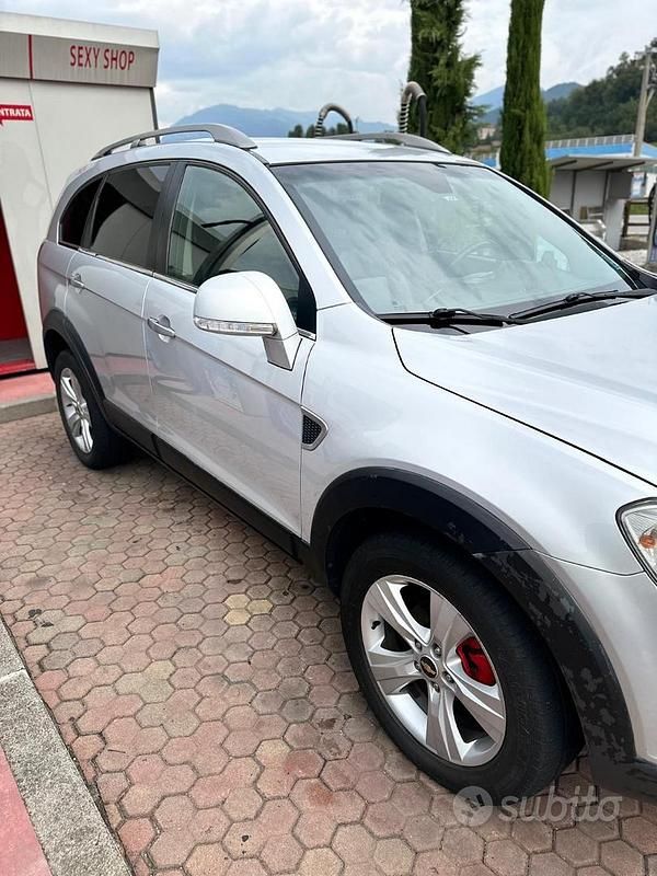 Usata Chevrolet Captiva 150 CV (110 kW) 2010 Grigio SUV