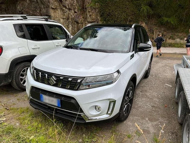 Bianco Usata 2022 Suzuki Vitara SUV | 23.500 € (Buon prezzo) - Immagine 1/4