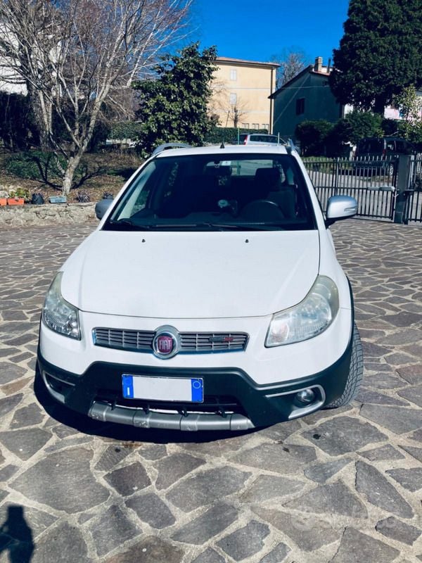 Bianco Usata 2013 Fiat Sedici SUV | 5000 € (Buon prezzo) - Immagine 1/4
