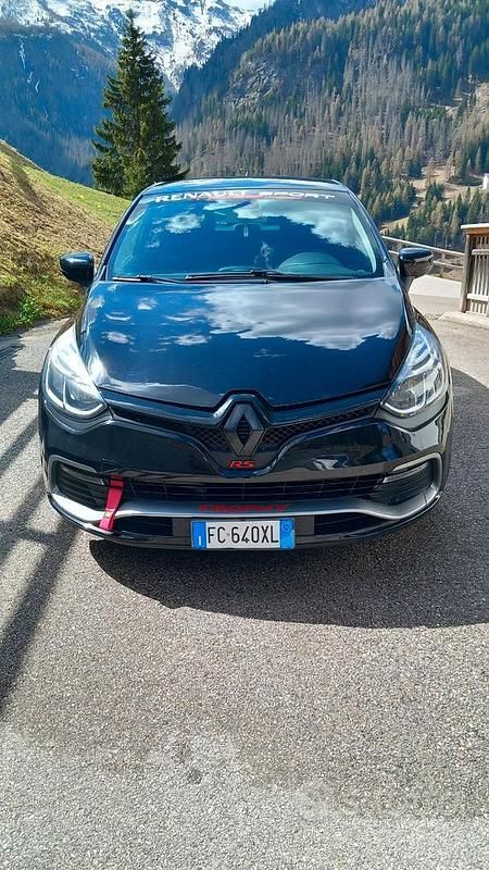 Second-hand Renault Clio IV Trophy 220 CP (161 kW) 2016 Negru Berlinǎ