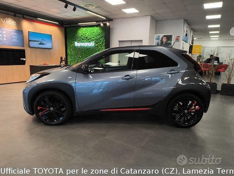 Usata Toyota Aygo X 72 CV (52 kW) 2023 Blu SUV