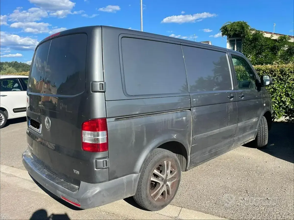 Usata VW Transporter 102 CV (75 kW) 2011 Grigio Furgone