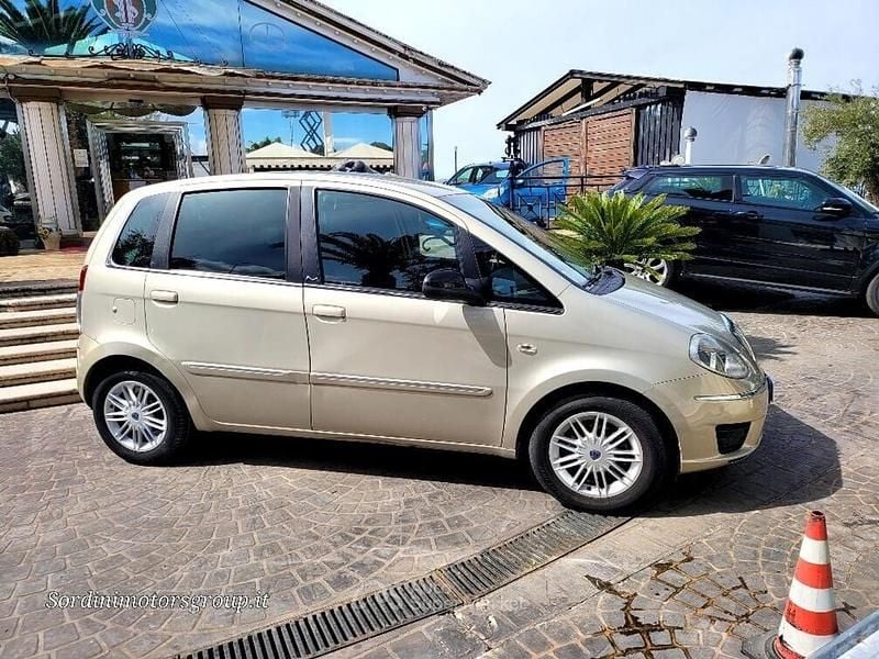 Usata Lancia Musa 95 CV (69 kW) 2012 Beige Monovolume