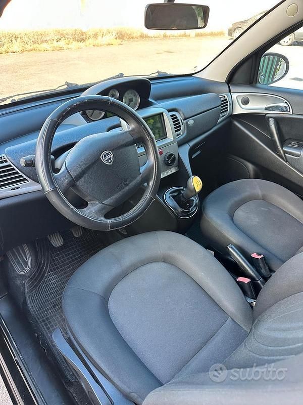 Usata 2011 Lancia Ypsilon Due volumi | 3800 € (Buon prezzo) - Immagine 1/4