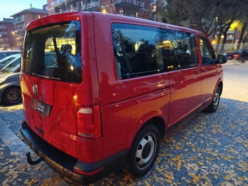 Begagnad VW Multivan 102 HK (75 kW) 2016 Röd Minibuss