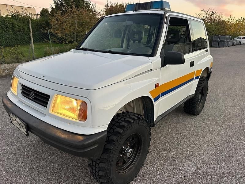 Bianco Usata 1989 Suzuki Vitara SUV | 5500 € - Immagine 1/4