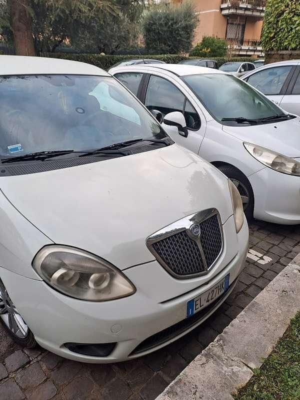 Usata Lancia Ypsilon 69 CV (50 kW) 2012 Bianco Utilitaria