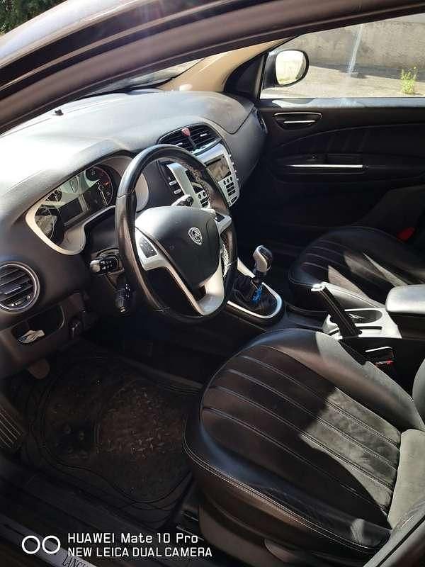 Usata Lancia Delta Gold 120 CV (88 kW) 2011 Utilitaria