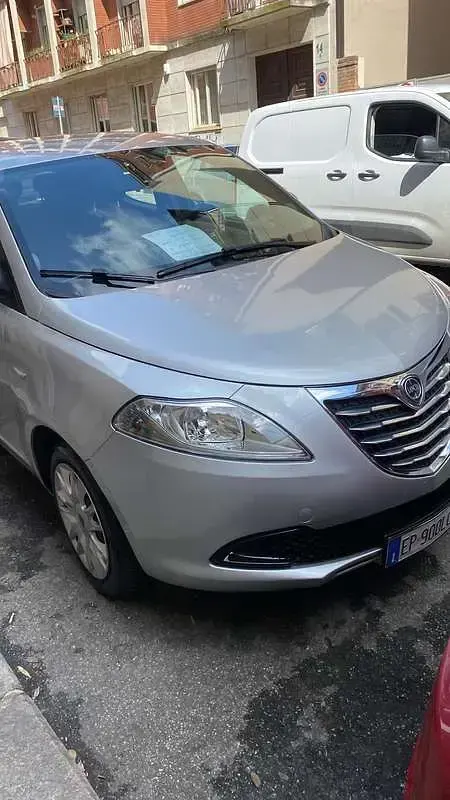 Usata Lancia Ypsilon Silver 69 CV (50 kW) 2012 Grigio Utilitaria