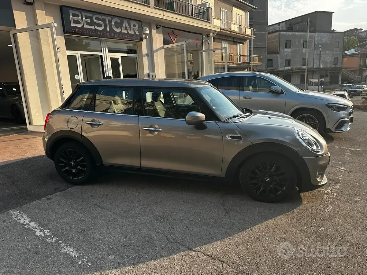 Usata Mini ONE 102 CV (75 kW) 2019 Grigio Utilitaria