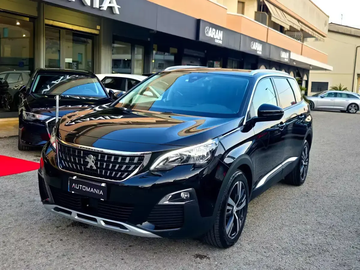 Usata Peugeot 5008 Allure 131 CV (96 kW) 2020 Viola SUV