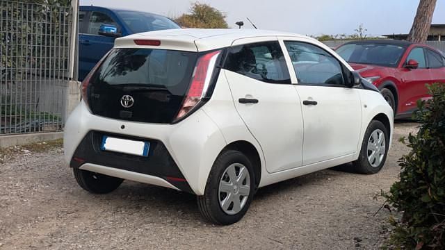 Usata Toyota Aygo 69 CV (50 kW) 2018 Bianco Utilitaria