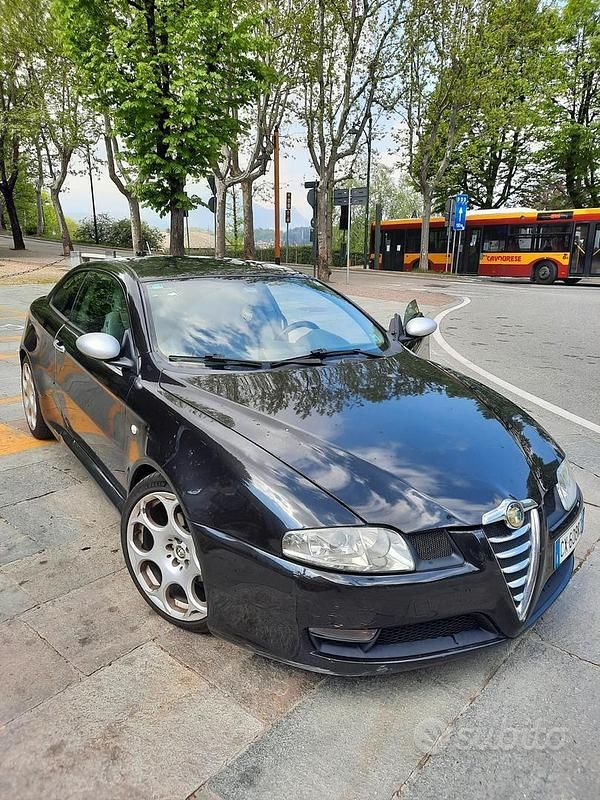 Begagnad Alfa Romeo GT 150 HK (110 kW) 2006 Svart Sportkupé