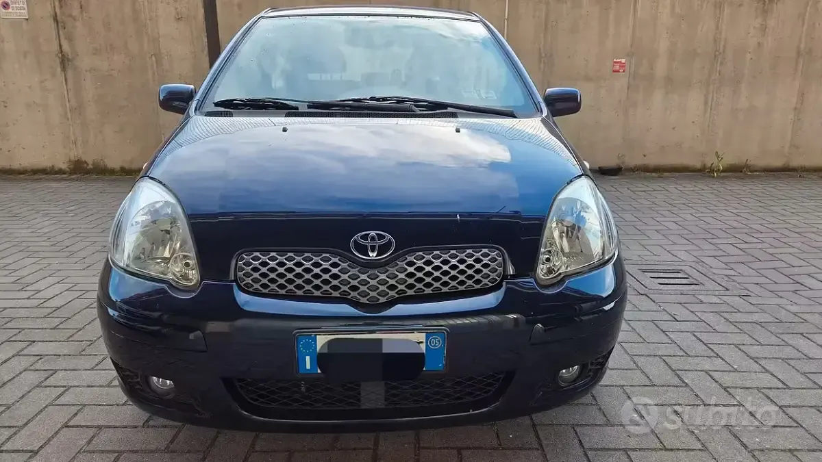 Usata Toyota Yaris 65 CV (47 kW) 2005 Blu Utilitaria