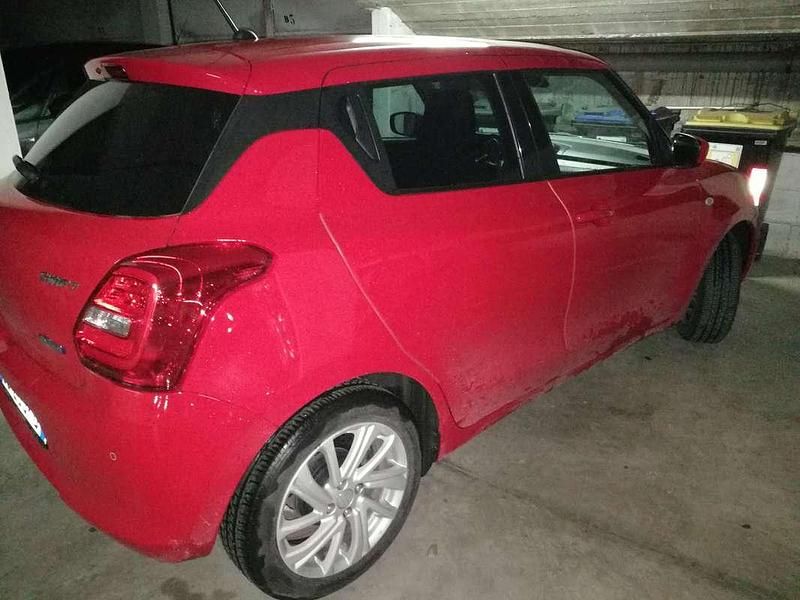 Usata Suzuki Swift Cool 83 CV (61 kW) 2021 Rosso Utilitaria