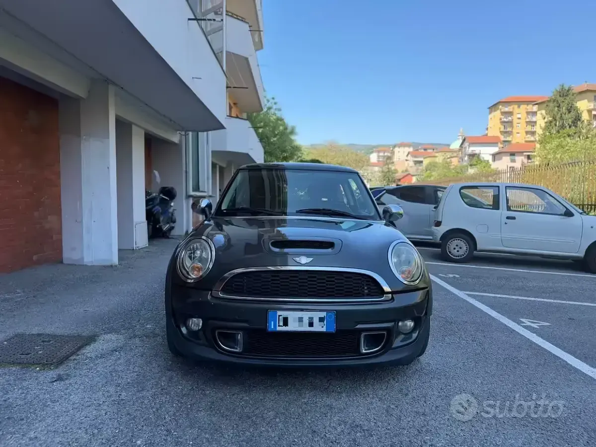 Usata Mini Cooper 143 CV (105 kW) 2012 Grigio Utilitaria